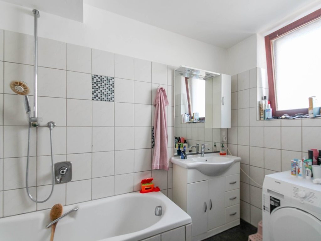 VR Immobilien GmbH - Immobilienangebot - Eiterfeld - Alle - RESERVIERT: Zwei Wohneinheiten unter einem Dach – ideal für Familien oder Kapitalanleger