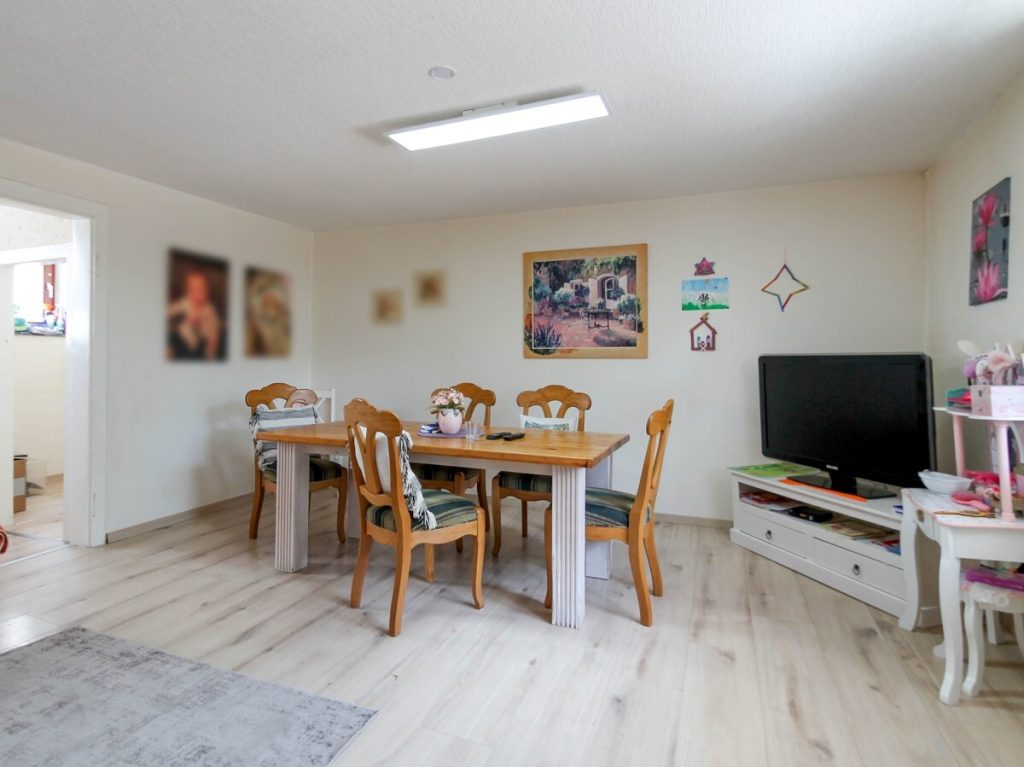 VR Immobilien GmbH - Immobilienangebot - Eiterfeld - Alle - RESERVIERT: Zwei Wohneinheiten unter einem Dach – ideal für Familien oder Kapitalanleger