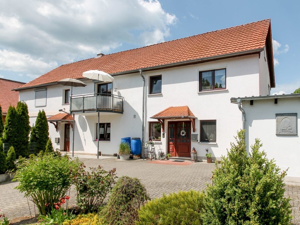 VR Immobilien GmbH - Immobilienangebot - Eiterfeld - Alle - RESERVIERT: Zwei Wohneinheiten unter einem Dach – ideal für Familien oder Kapitalanleger