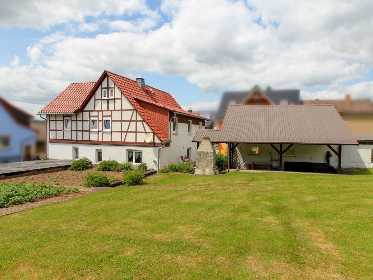 VR Immobilien GmbH - Immobilienangebot - Kaltennordheim - Alle - Viel Platz auf dem Land: Wohnhaus mit großem Baugrundstück - auch Tierhaltung möglich