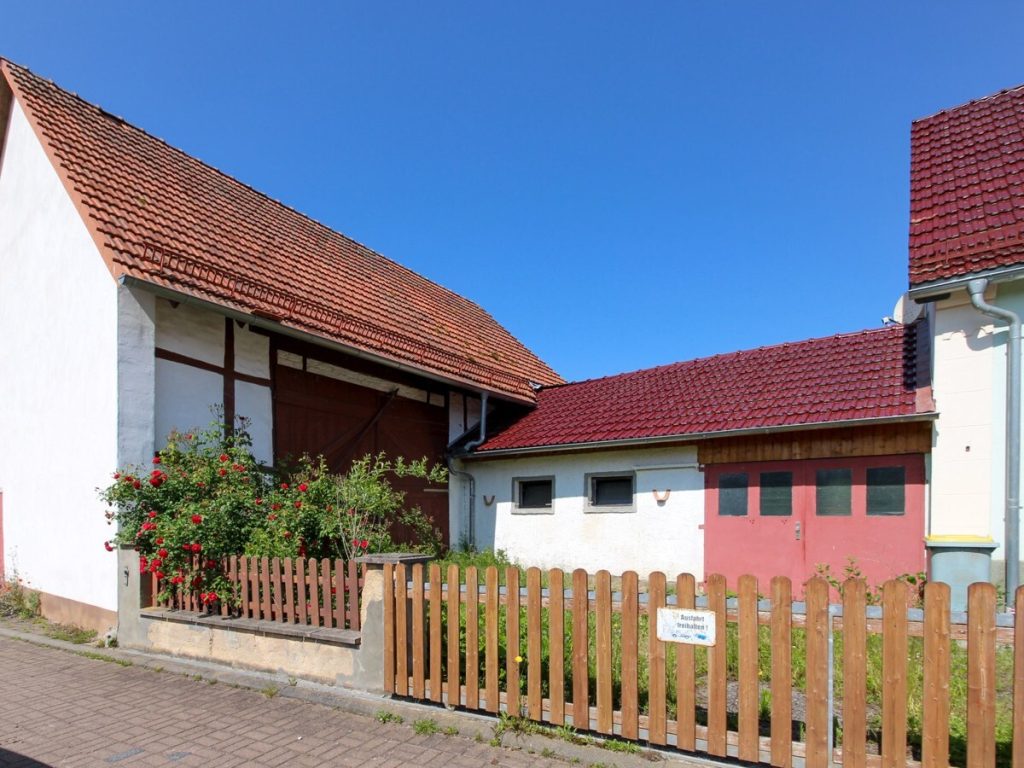 VR Immobilien GmbH - Immobilienangebot - Dermbach - Alle - RESERVIERT: Einfamilienhaus mit Nebengebäude und Garten in Dermbach-Gehaus