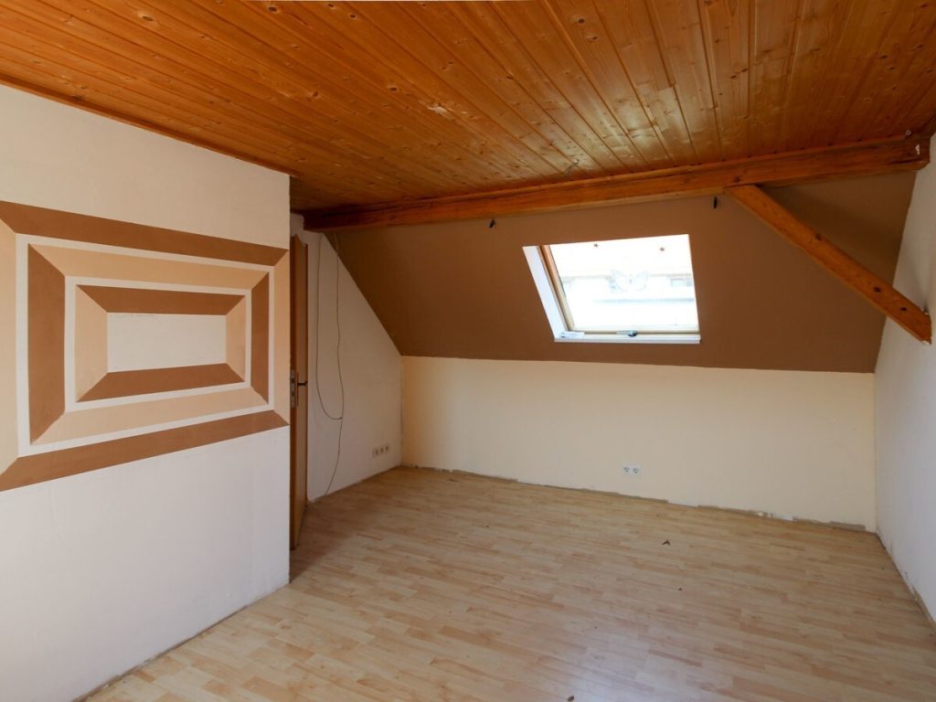 VR Immobilien GmbH - Immobilienangebot - Dermbach - Alle - RESERVIERT: Einfamilienhaus mit Nebengebäude und Garten in Dermbach-Gehaus
