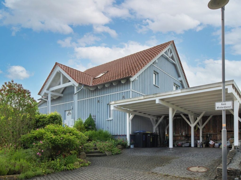 VR Immobilien GmbH - Immobilienangebot - Ebersburg - Alle - Weyhers: Neuwertiges KfW-Effizienzhaus mit traumhaftem Garten für die ganze Familie