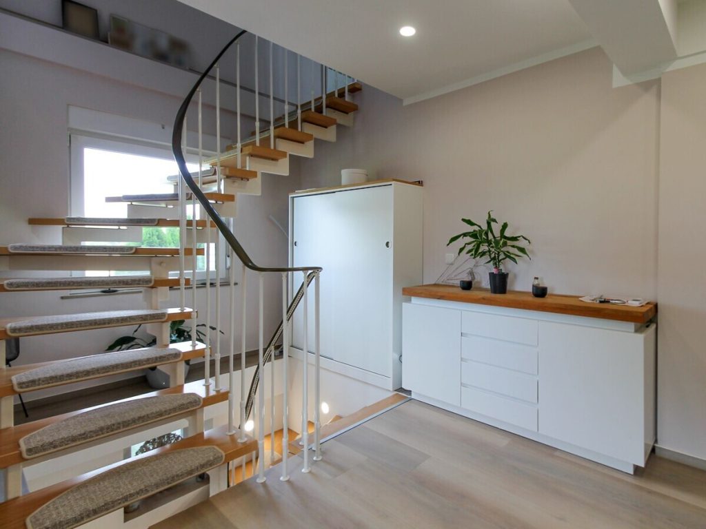 VR Immobilien GmbH - Immobilienangebot - Birstein - Alle - RESERVIERT: Geschmackvoll renoviertes Haus in Hettersroth mit Doppelgarage und idyllischem Garten