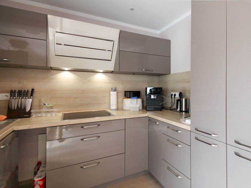 VR Immobilien GmbH - Immobilienangebot - Birstein - Alle - RESERVIERT: Geschmackvoll renoviertes Haus in Hettersroth mit Doppelgarage und idyllischem Garten
