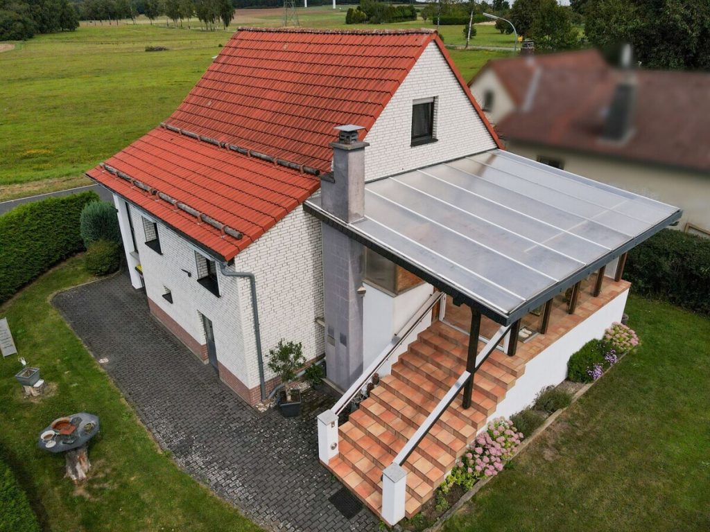 VR Immobilien GmbH - Immobilienangebot - Birstein - Alle - RESERVIERT: Geschmackvoll renoviertes Haus in Hettersroth mit Doppelgarage und idyllischem Garten