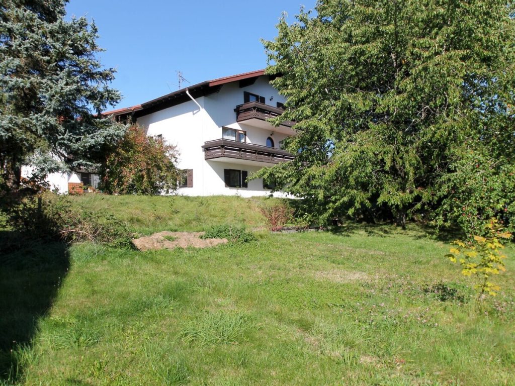 VR Immobilien GmbH - Immobilienangebot - Schlüchtern - Alle - Großzügiges Einfamilienhaus mit Doppelgarage auf 1.600 m² in Schlüchtern-Hutten