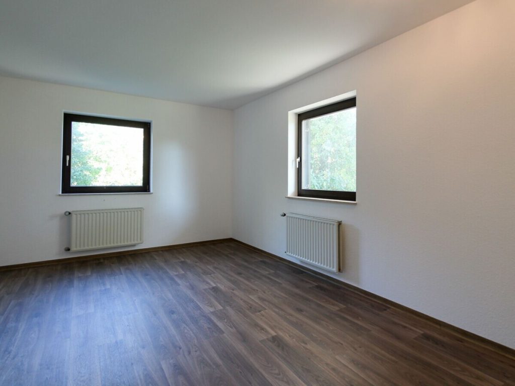 VR Immobilien GmbH - Immobilienangebot - Schlüchtern - Alle - Großzügiges Einfamilienhaus mit Doppelgarage auf 1.600 m² in Schlüchtern-Hutten
