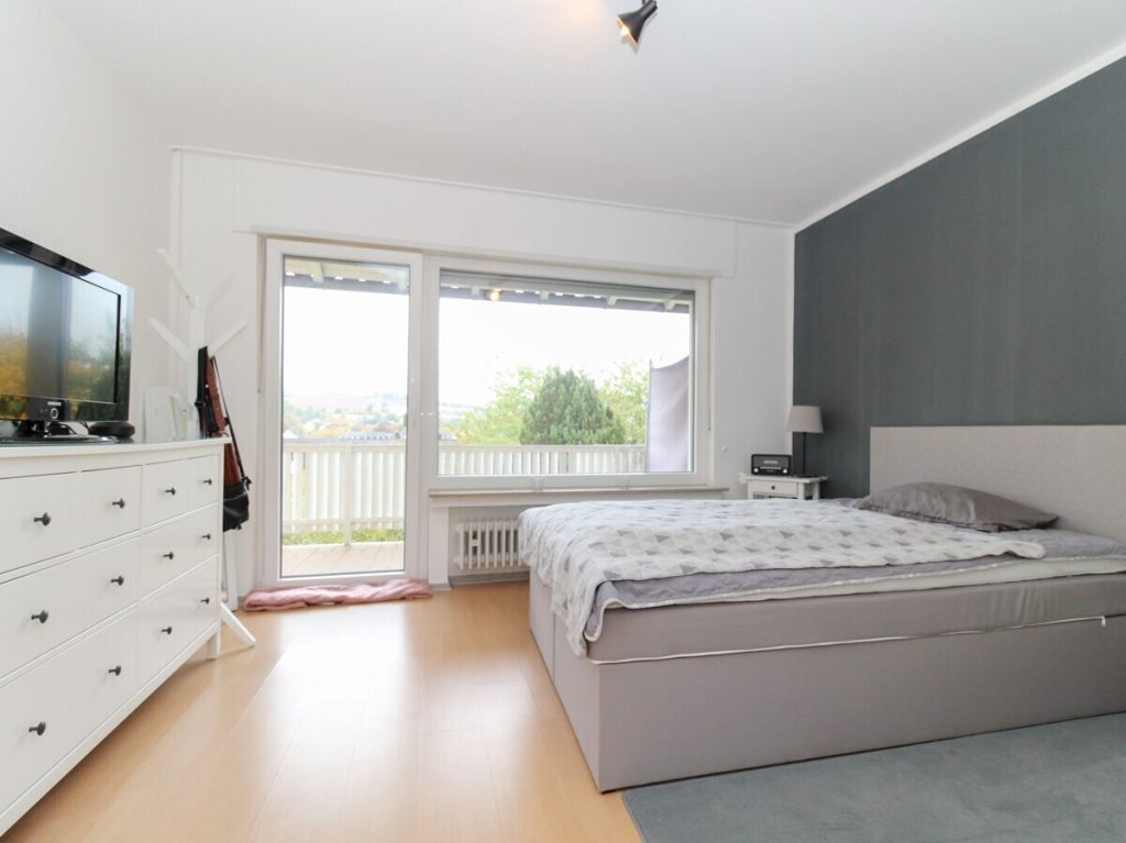 VR Immobilien GmbH - Immobilienangebot - Bad Salzschlirf - Alle - RESERVIERT: Zweizimmerwohnung mit Stellplatz und Balkon in saniertem Mehrfamilienhaus