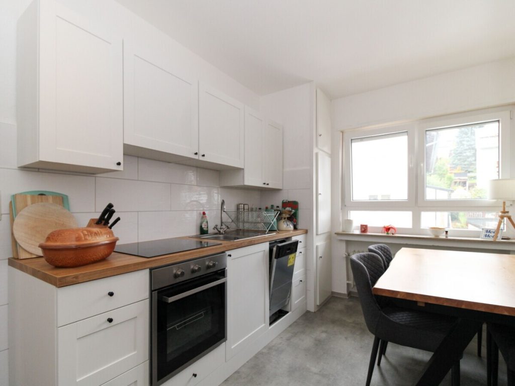 VR Immobilien GmbH - Immobilienangebot - Bad Salzschlirf - Alle - RESERVIERT: Zweizimmerwohnung mit Stellplatz und Balkon in saniertem Mehrfamilienhaus