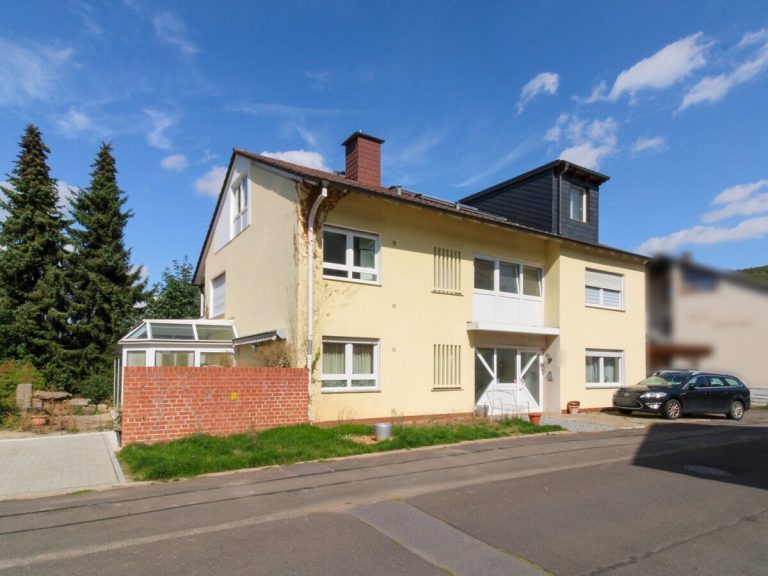  VR Immobilien GmbH - Immobilienangebot - Bad Salzschlirf - Alle - Zweizimmerwohnung mit Stellplatz und Balkon in saniertem Mehrfamilienhaus