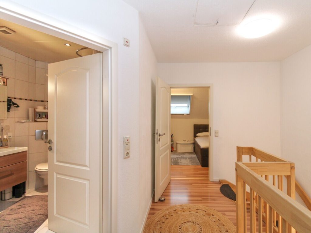 VR Immobilien GmbH - Immobilienangebot - Künzell - Alle - RESERVIERT! Familienfreundliches Reihenmittelhaus mit Garten und Terrasse in Künzell-Bachrain