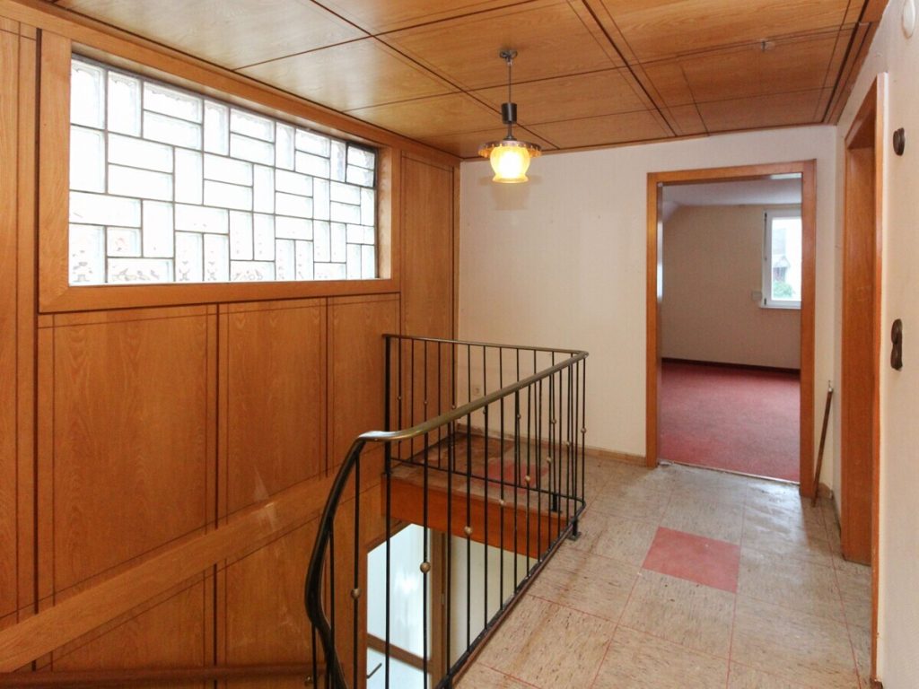VR Immobilien GmbH - Immobilienangebot - Ehrenberg - Alle - Solides Einfamilienhaus mit Gestaltungspotenzial in Ehrenberg-Wüstensachsen