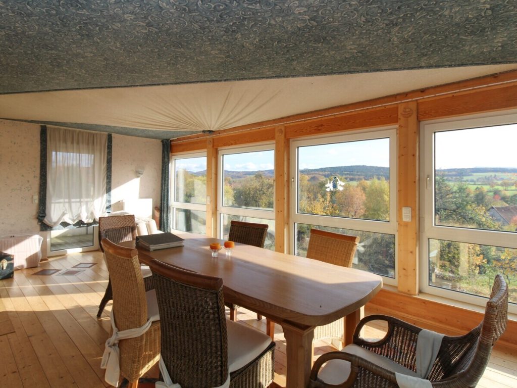 VR Immobilien GmbH - Immobilienangebot - Eichenzell - Alle - Eichenzell-Lütter: großzügiges Mehrfamilienhaus mit tollem Garten – zum Selbstbewohnen und Vermieten