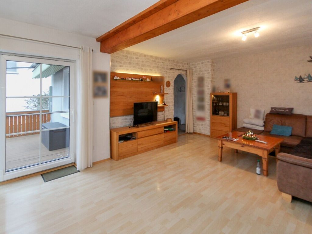 VR Immobilien GmbH - Immobilienangebot - Hilders - Alle - RESERVIERT: Gepflegtes Einfamilienhaus im Ortskern Hilders