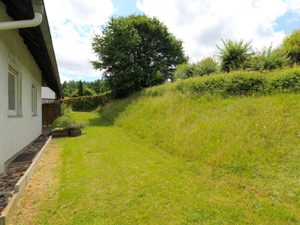 VR Immobilien GmbH - Immobilienangebot - Bad Hersfeld - Alle - RESERVIERT: Gepflegtes Dreifamilienhaus in beliebter Lage von Bad Hersfeld
