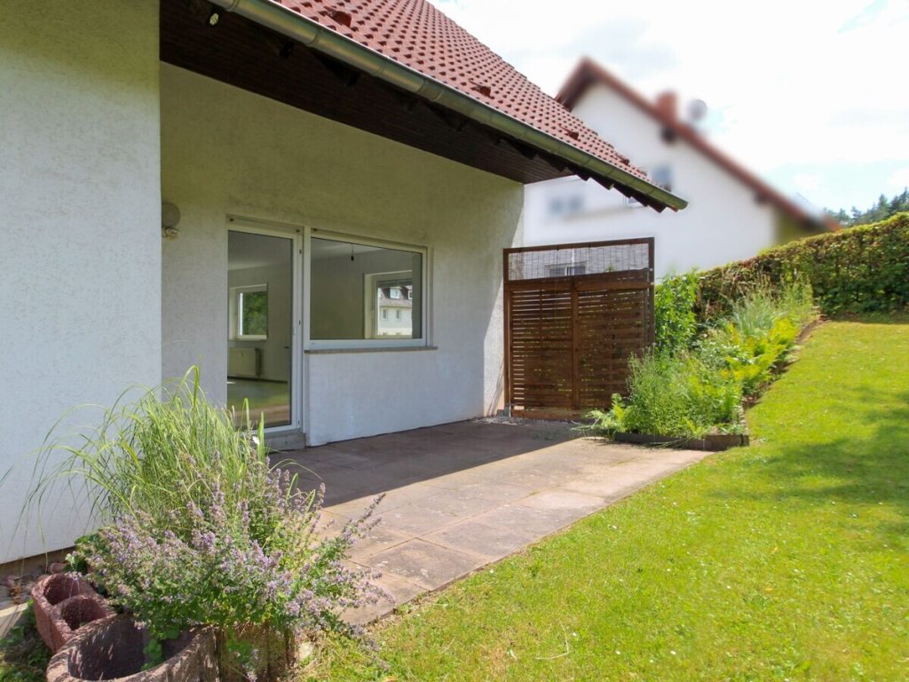VR Immobilien GmbH - Immobilienangebot - Bad Hersfeld - Alle - RESERVIERT: Gepflegtes Dreifamilienhaus in beliebter Lage von Bad Hersfeld