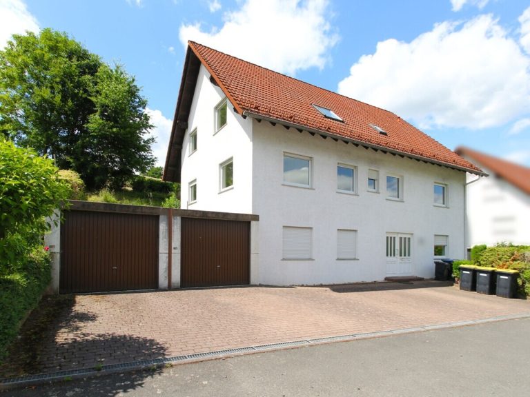  VR Immobilien GmbH - Immobilienangebot - Bad Hersfeld - Alle - RESERVIERT: Gepflegtes Dreifamilienhaus in beliebter Lage von Bad Hersfeld