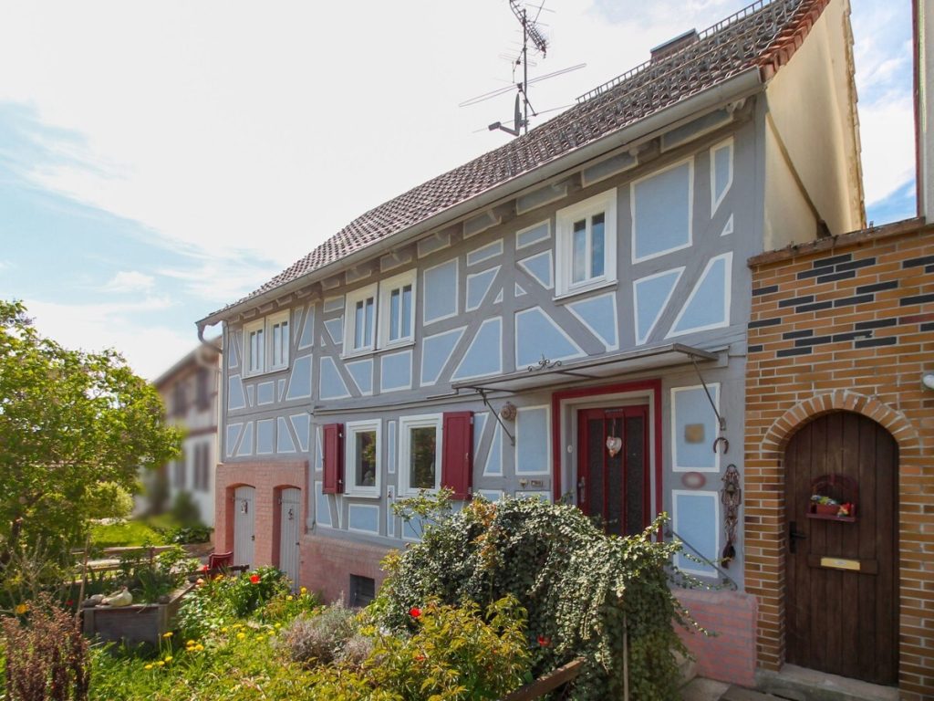 VR Immobilien GmbH - Immobilienangebot - Herbstein - Alle - RESERVIERT: Denkmalgeschütztes Fachwerkhaus in Herbstein-Steinfurt