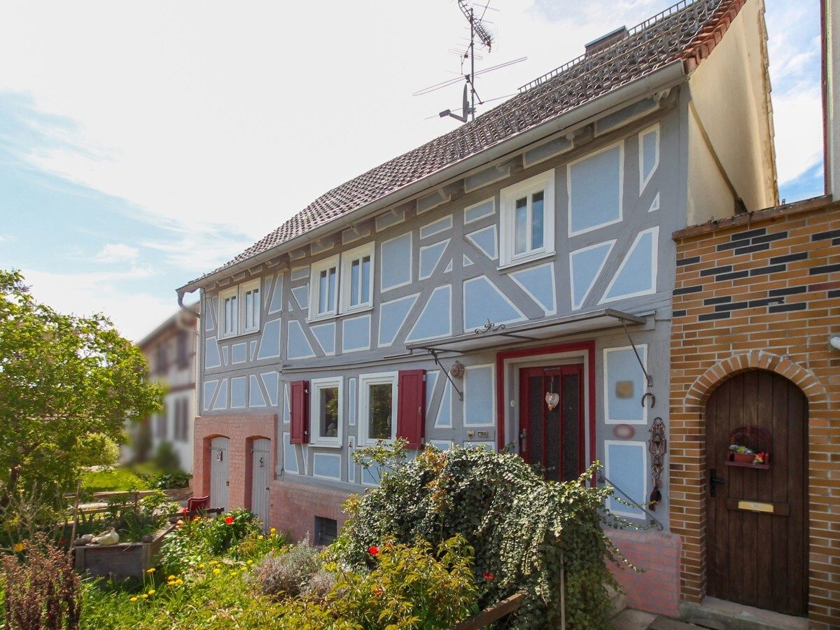 VR Immobilien GmbH - Immobilienangebot - Herbstein - Alle - Wohnen mit Geschichte: Denkmalgeschütztes Fachwerkhaus in Herbstein-Steinfurt