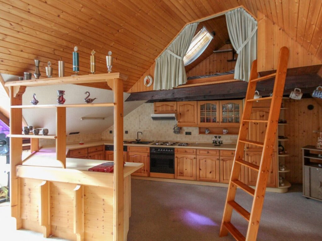 VR Immobilien GmbH - Immobilienangebot - Bad Hersfeld - Alle - RESERVIERT: Viel Raum auf drei Ebenen für Kapitalanleger oder Eigennutzer –  Kathus