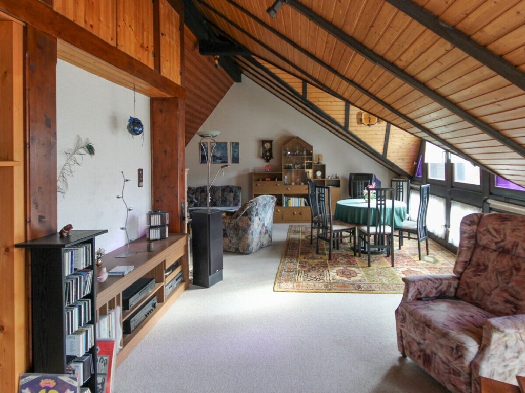 VR Immobilien GmbH - Immobilienangebot - Bad Hersfeld - Alle - RESERVIERT: Viel Raum auf drei Ebenen für Kapitalanleger oder Eigennutzer –  Kathus