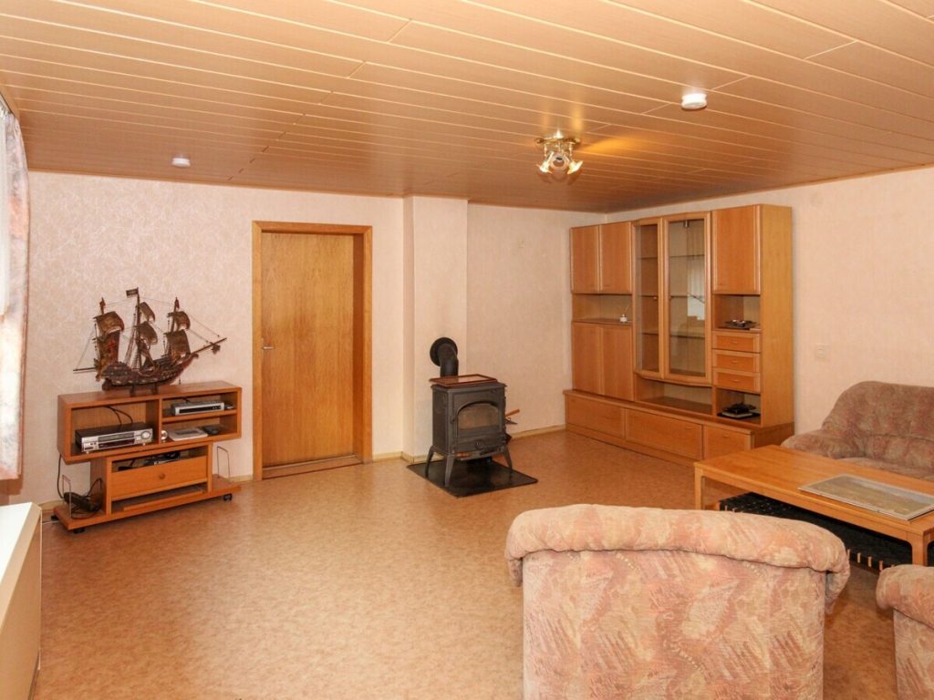 VR Immobilien GmbH - Immobilienangebot - Burghaun - Alle - RESERVIERT: Historisches Wohnhaus mit Anbau und vielseitigen Nutzungsmöglichkeiten in Burghaun