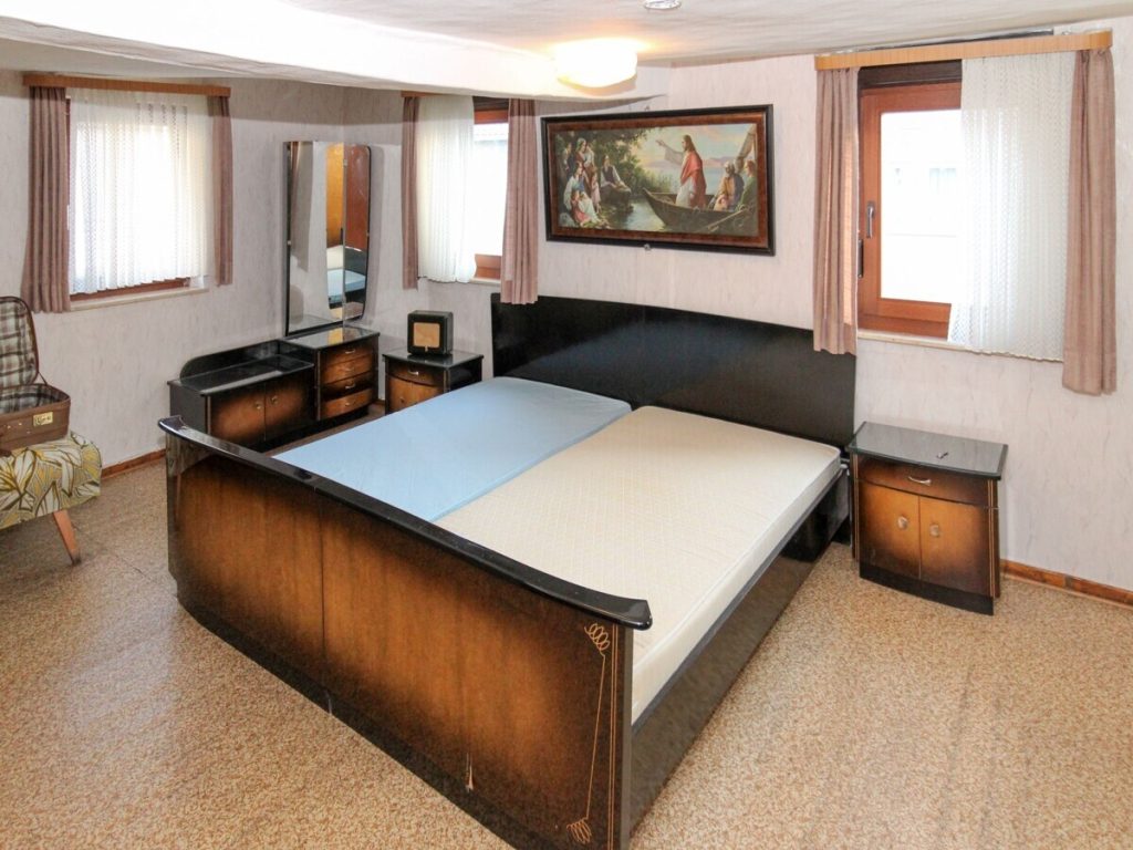 VR Immobilien GmbH - Immobilienangebot - Burghaun - Alle - RESERVIERT: Historisches Wohnhaus mit Anbau und vielseitigen Nutzungsmöglichkeiten in Burghaun
