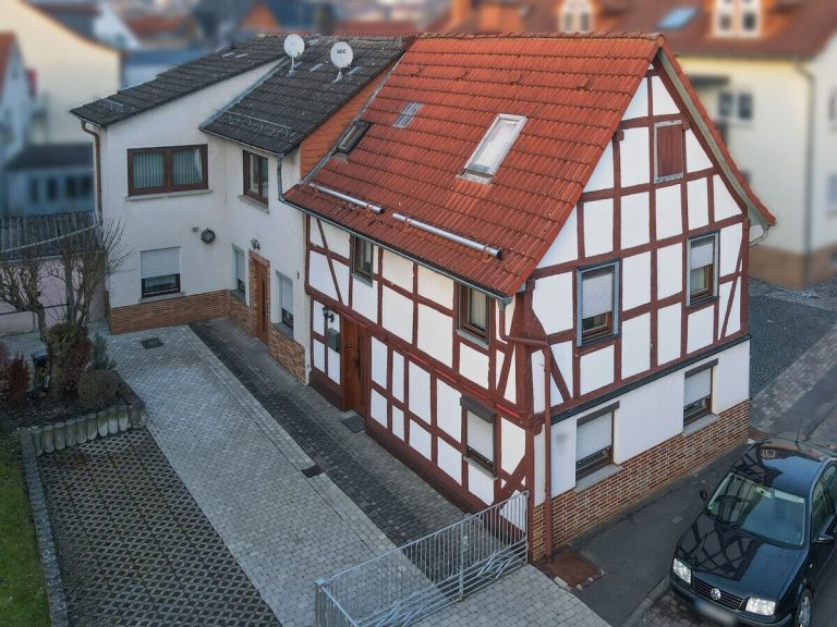  VR Immobilien GmbH - Immobilienangebot - Burghaun - Alle - RESERVIERT: Historisches Wohnhaus mit Anbau und vielseitigen Nutzungsmöglichkeiten in Burghaun