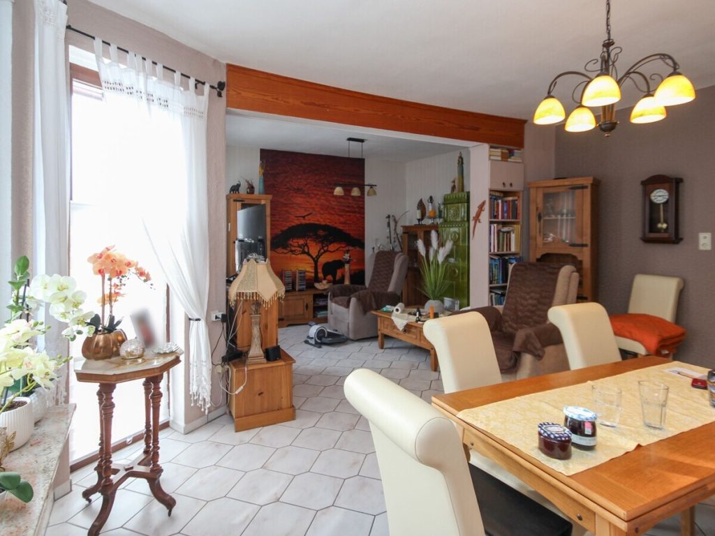 VR Immobilien GmbH - Immobilienangebot - Vacha - Alle - RESERVIERT: Mehrfamilienhaus mit drei Wohneinheiten und Entwicklungspotenzial in Vacha