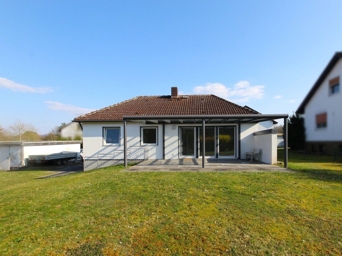 VR Immobilien GmbH - Immobilienangebot - Bad Hersfeld - Alle - Moderner Bungalow mit großzügigem Grundstück und Garage in Bad Hersfeld - Johannesberg