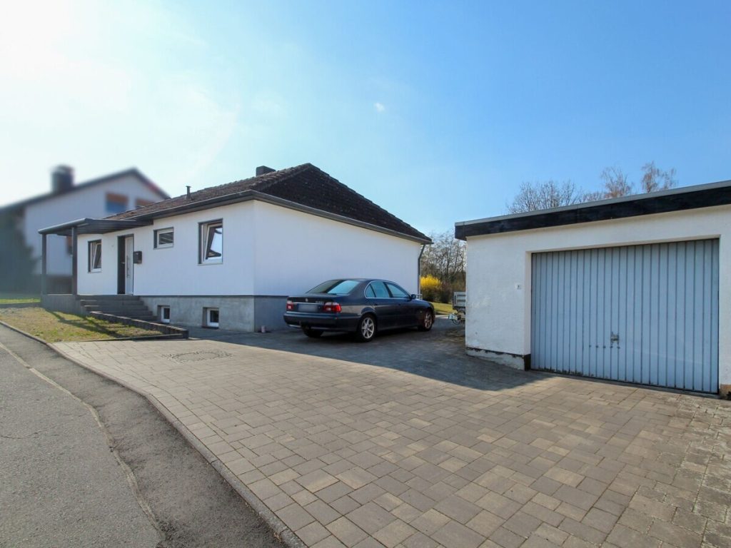 VR Immobilien GmbH - Immobilienangebot - Bad Hersfeld - Alle - Moderner Bungalow mit großzügigem Grundstück und Garage in Bad Hersfeld - Johannesberg