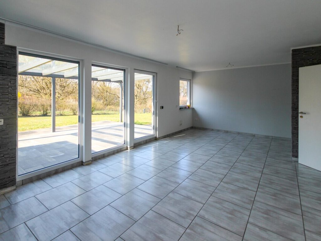 VR Immobilien GmbH - Immobilienangebot - Bad Hersfeld - Alle - Moderner Bungalow mit großzügigem Grundstück und Garage in Bad Hersfeld - Johannesberg