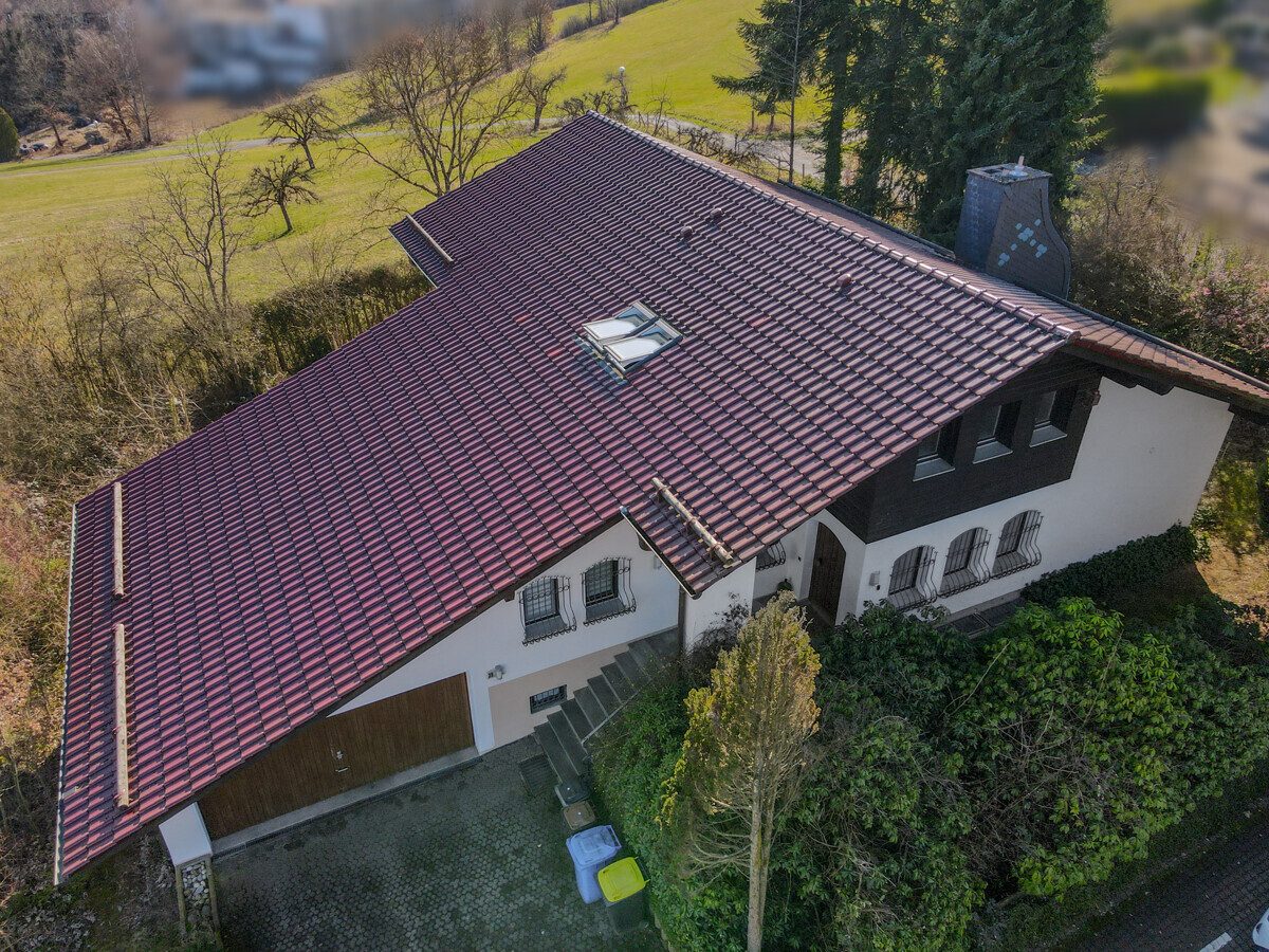 VR Immobilien GmbH - Immobilienangebot - Bad Soden-Salmünster - Alle - VERKAUFT: Großzügiges Einfamilienhaus mit schönem Garten in Bad Soden
