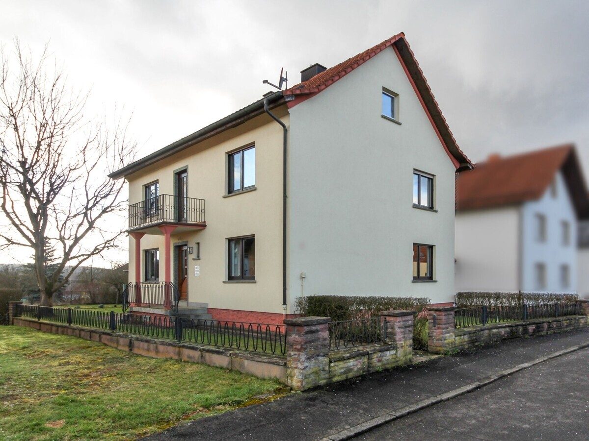 VR Immobilien GmbH - Immobilienangebot - Neuhof - Alle - Zweifamilienhaus mit Garten und Doppelgarage in Neuhof- Hattenhof