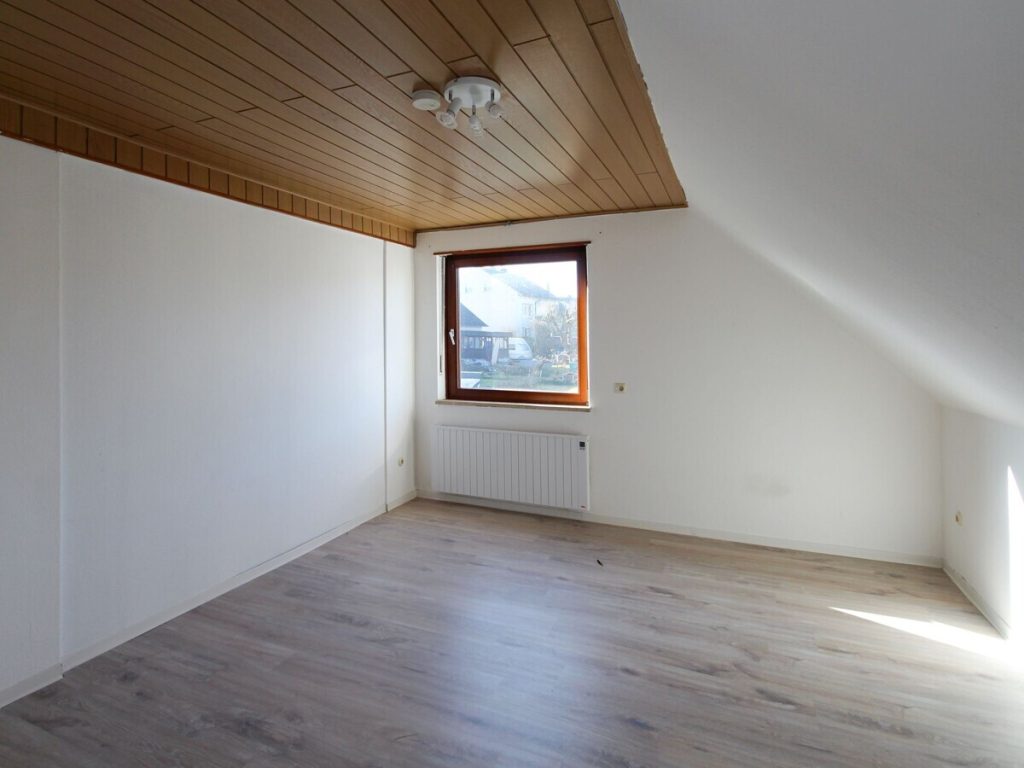 VR Immobilien GmbH - Immobilienangebot - Petersberg - Alle - Großzügiges Wohnhaus in beliebter Lage von Petersberg