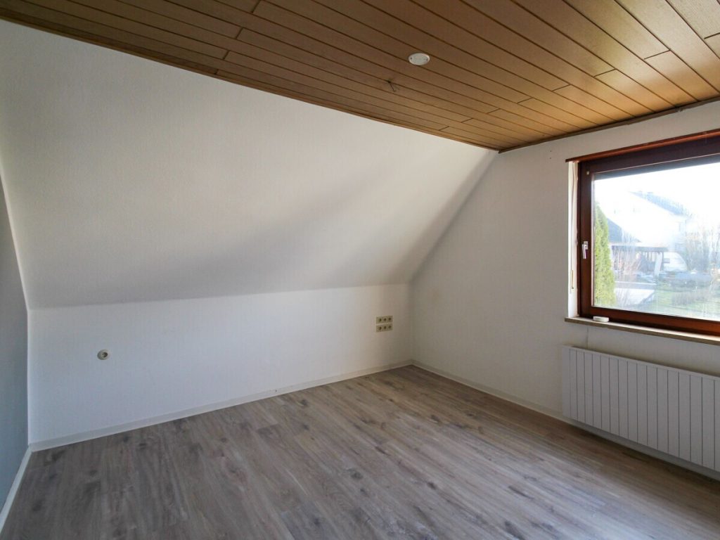 VR Immobilien GmbH - Immobilienangebot - Petersberg - Alle - Großzügiges Wohnhaus in beliebter Lage von Petersberg