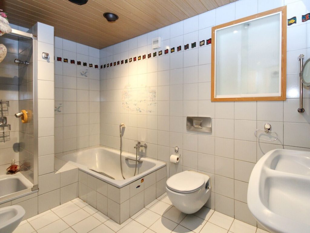 VR Immobilien GmbH - Immobilienangebot - Petersberg - Alle - Großzügiges Wohnhaus in beliebter Lage von Petersberg