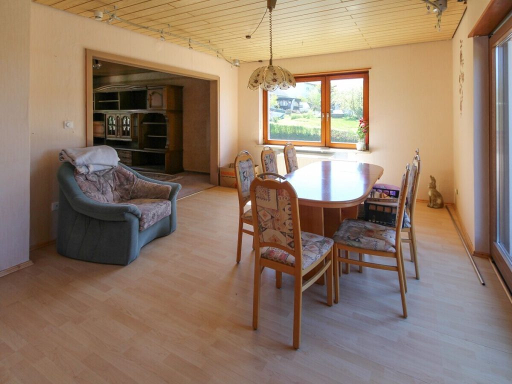 VR Immobilien GmbH - Immobilienangebot - Petersberg - Alle - Großzügiges Wohnhaus in beliebter Lage von Petersberg