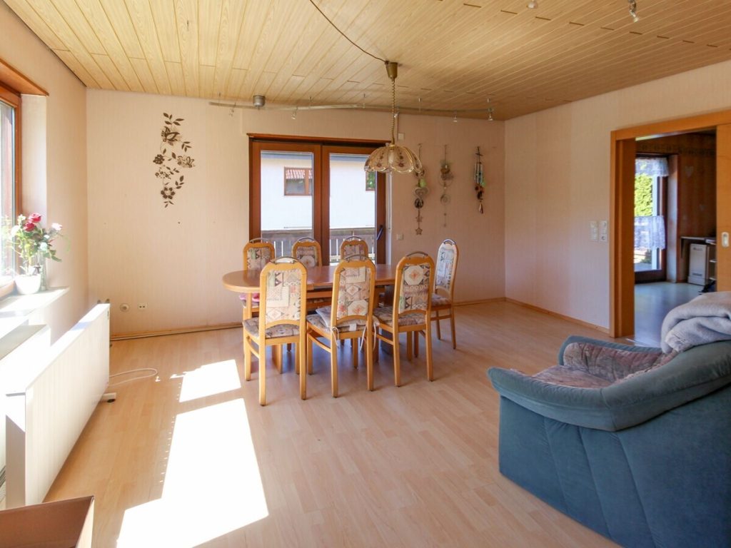 VR Immobilien GmbH - Immobilienangebot - Petersberg - Alle - Großzügiges Wohnhaus in beliebter Lage von Petersberg