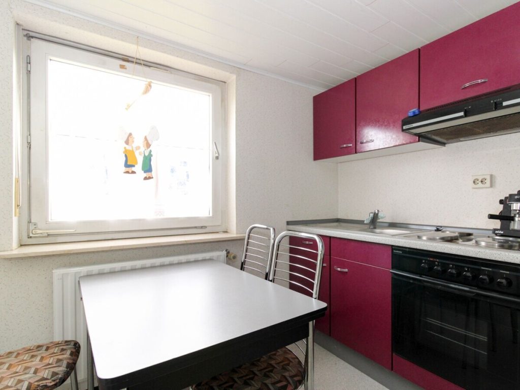 VR Immobilien GmbH - Immobilienangebot - Hünfeld - Alle - RESERVIERT: Charmantes Einfamilienhaus mit Einliegerwohnung in ruhiger Lage von Hünfeld- Kirchhasel