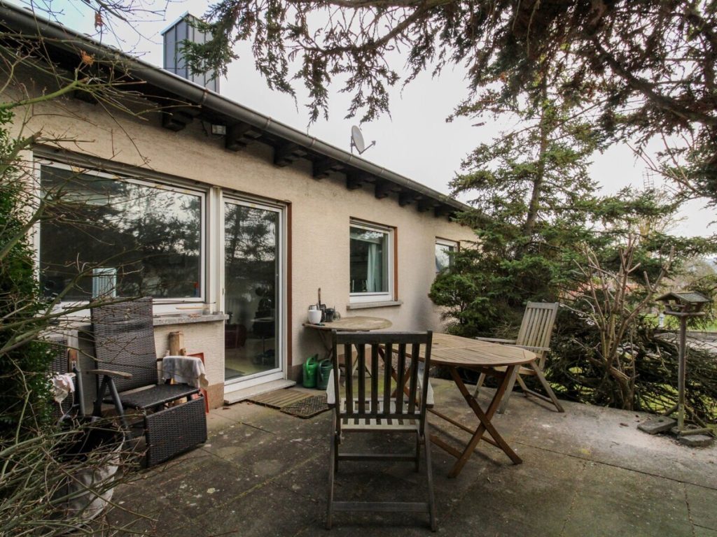 VR Immobilien GmbH - Immobilienangebot - Hünfeld - Alle - RESERVIERT: Charmantes Einfamilienhaus mit Einliegerwohnung in ruhiger Lage von Hünfeld- Kirchhasel
