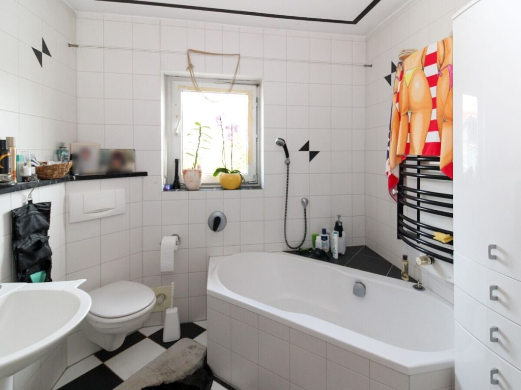 VR Immobilien GmbH - Immobilienangebot - Hünfeld - Alle - RESERVIERT: Charmantes Einfamilienhaus mit Einliegerwohnung in ruhiger Lage von Hünfeld- Kirchhasel