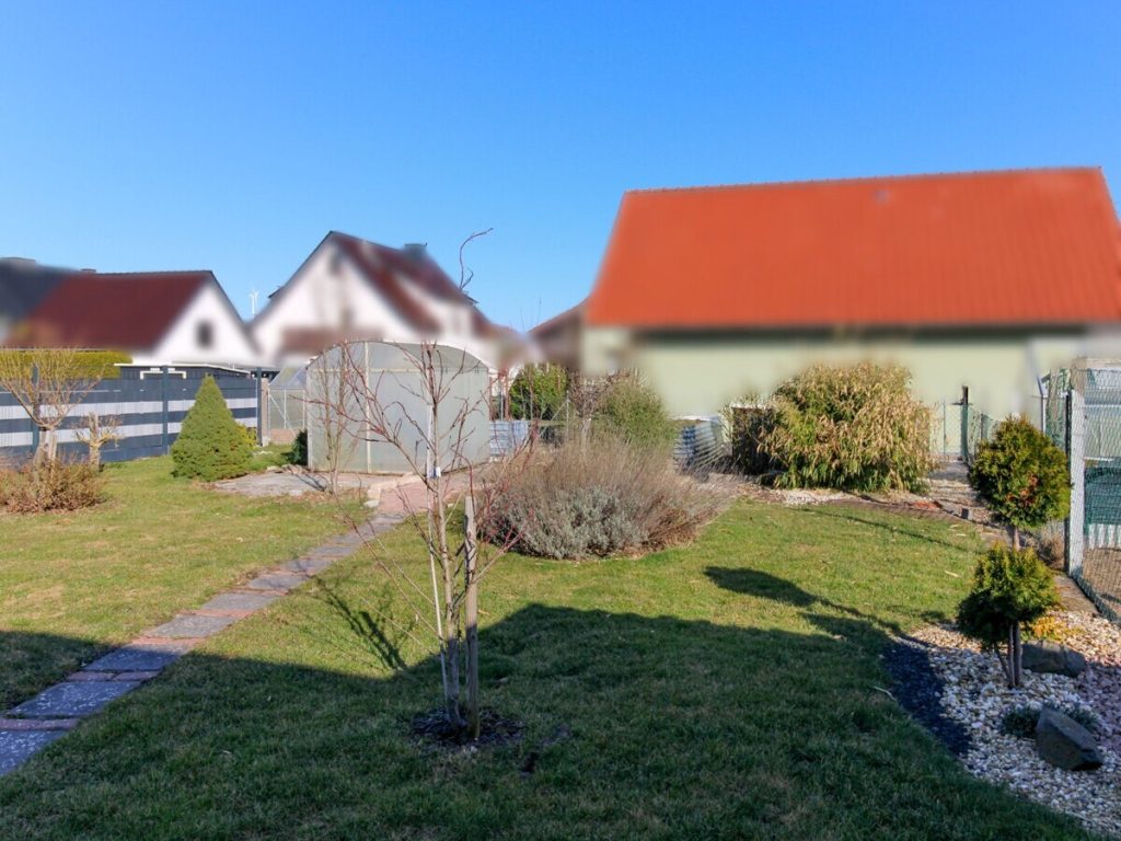 VR Immobilien GmbH - Immobilienangebot - Vacha - Alle - Gepflegtes Einfamilienhaus mit Garten und Garage in Völkershausen