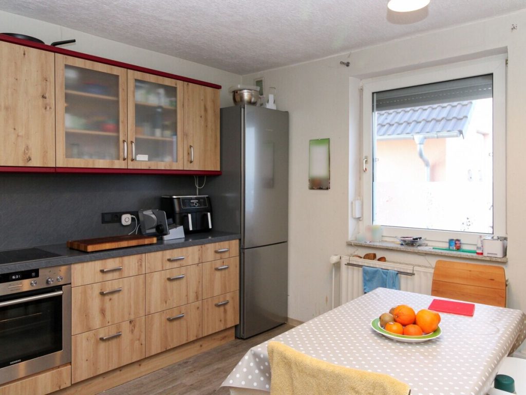 VR Immobilien GmbH - Immobilienangebot - Vacha - Alle - Gepflegtes Einfamilienhaus mit Garten und Garage in Völkershausen