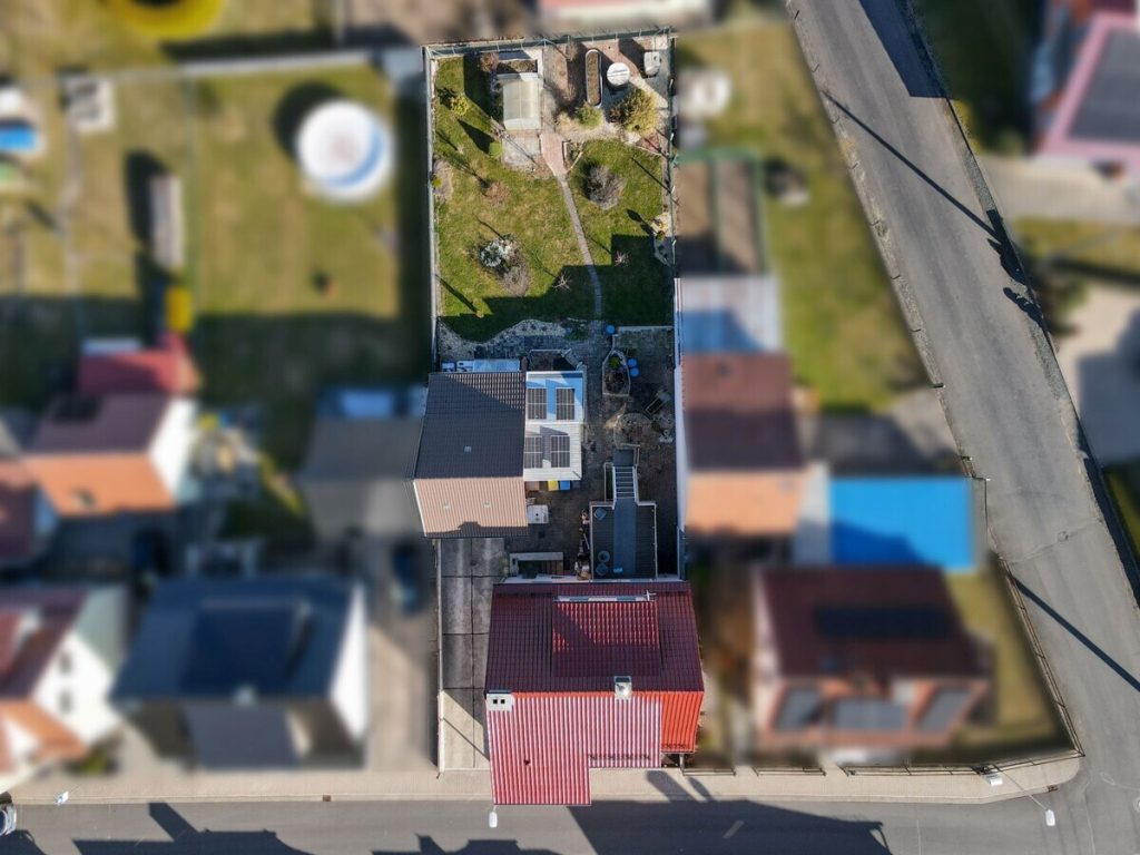 VR Immobilien GmbH - Immobilienangebot - Vacha - Alle - Gepflegtes Einfamilienhaus mit Garten und Garage in Völkershausen