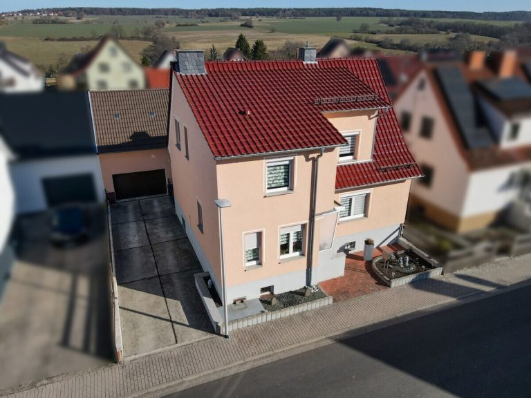  VR Immobilien GmbH - Immobilienangebot - Vacha - Alle - Gepflegtes Einfamilienhaus mit Garten und Garage in Völkershausen