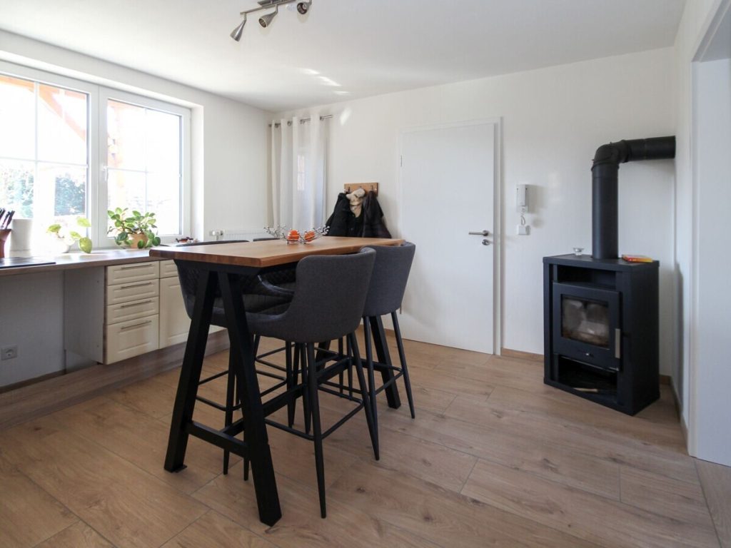 VR Immobilien GmbH - Immobilienangebot - Petersberg - Alle - Umfassend modernisiertes Zweifamilienhaus mit Garten in Petersberg-Marbach
