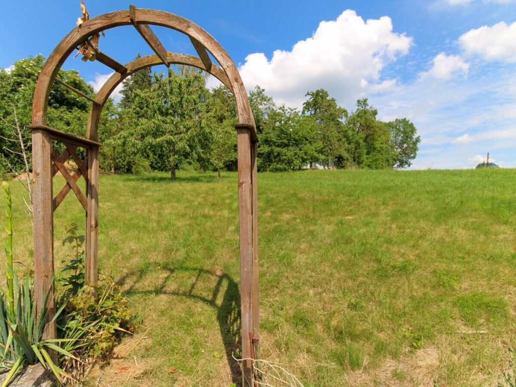 Eingangsbereich VR Immobilien GmbH - Immobilienangebot - Hohenroda - Grundstücke - Baugrundstück in Mansbach zu verkaufen