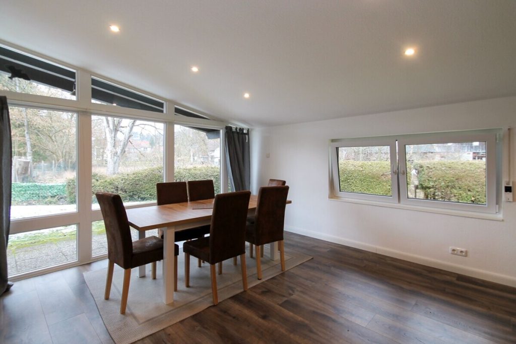 VR Immobilien GmbH - Immobilienangebot - Brachttal - Alle - Besonderes Immobilienensemble: Zweifamilienhaus mit Anbau Bungalow auf großzügigem Grundstück